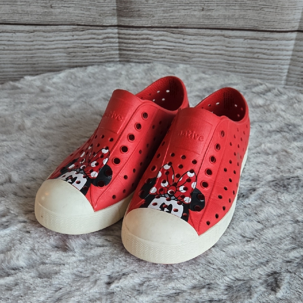 Native Minnie Mouse Shoes, Kids Size 13